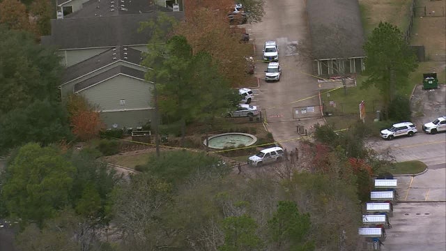 2 men fatally shot at apartment in northwest Harris County