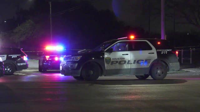 Man fatally shot, another injured in car in southeast Houston