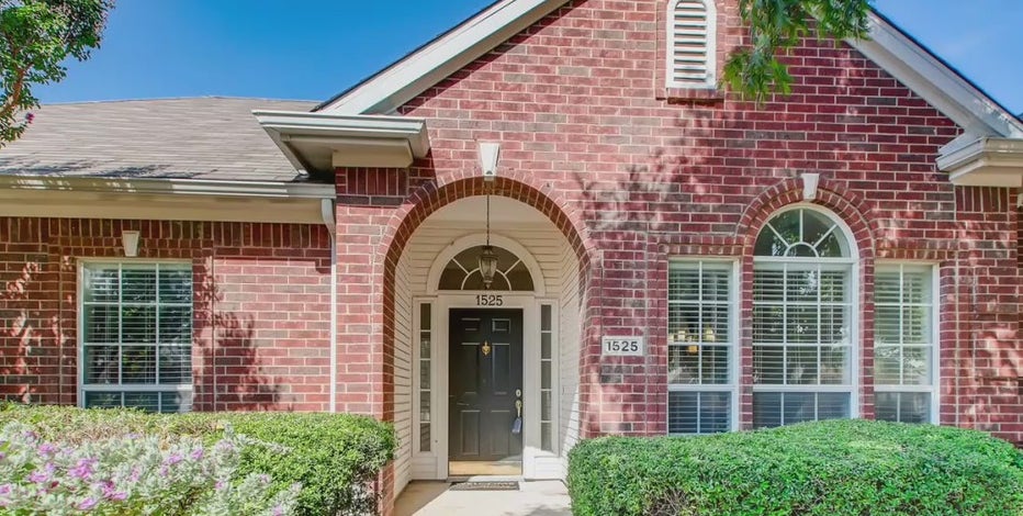 Company lets you buy new home before selling your old one