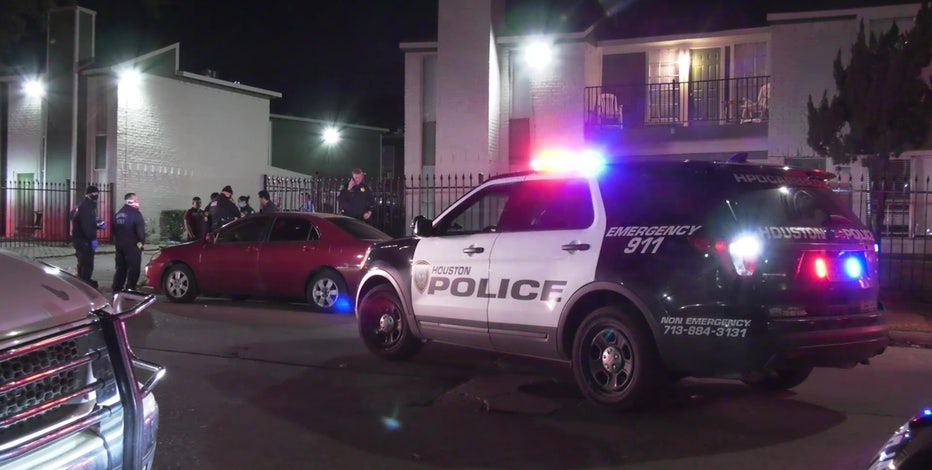 9 men flee from SW Houston home where they were allegedly being held for money, police investigating