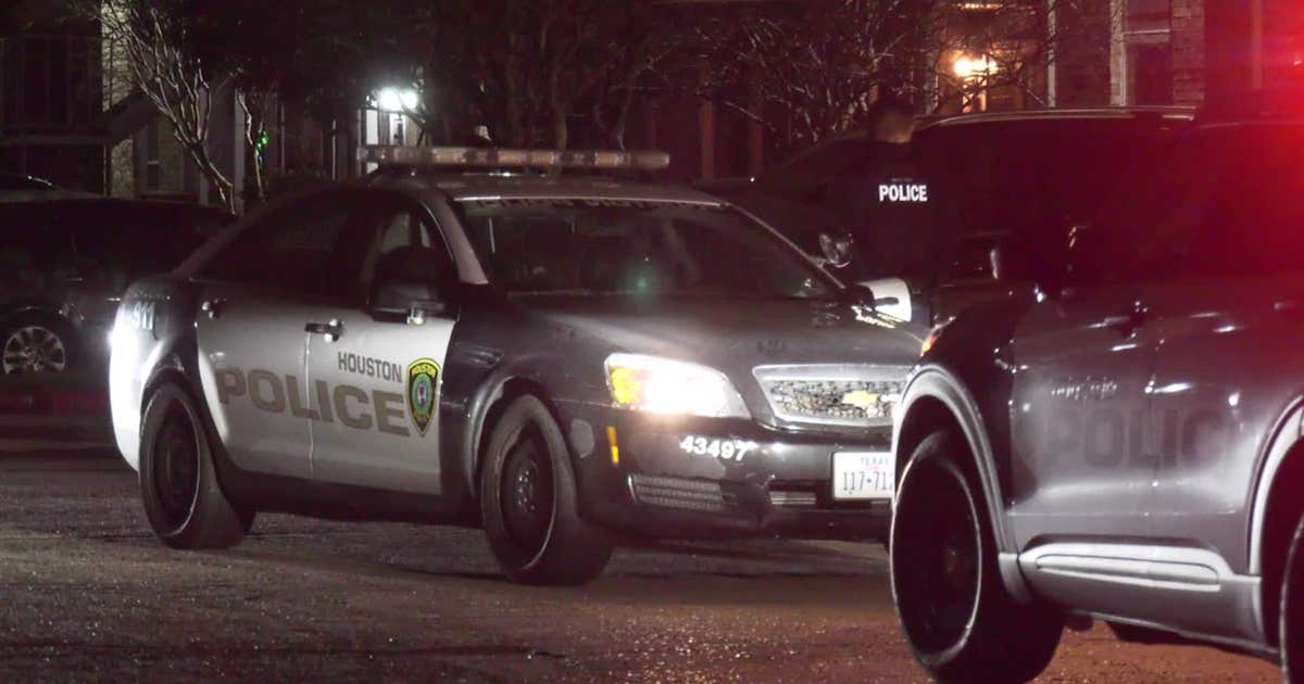 Police investigate deadly shooting at west Houston apartment complex ...