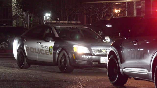 Police investigate deadly shooting at west Houston apartment complex