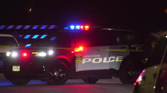 Man shot in the head, left in street in north Houston