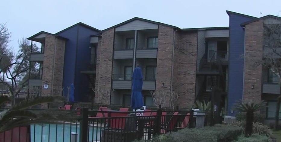 With no power for 4 days, many residents warming up with frequent trips to outside vehicles