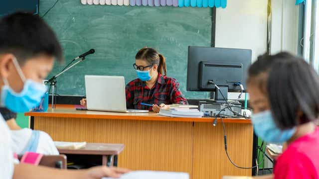 Many Houston-area school districts still requiring masks despite Governor's announcement