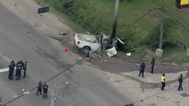 Suspect who led HCSO deputies on pursuit killed after crashing into pole