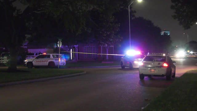 2 men injured after shots fired from car in northwest Harris County