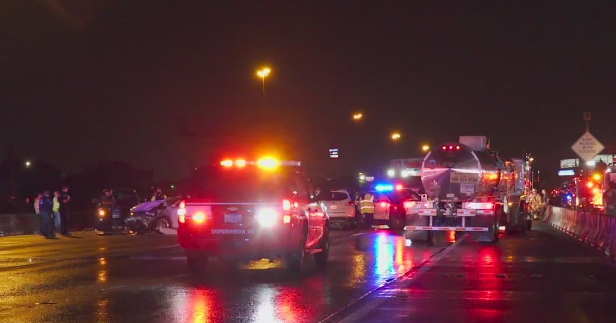 2 officers, 2 other drivers hospitalized after crash on Gulf Freeway ...