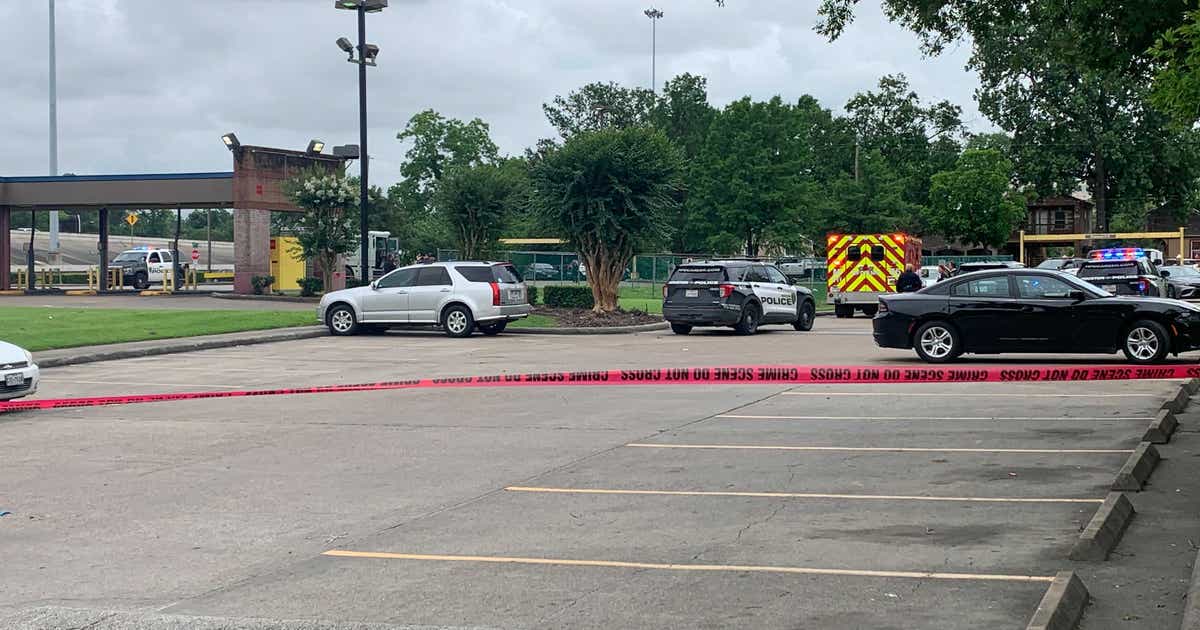 Police: Security guard shot in the face near north Houston bank, no ...