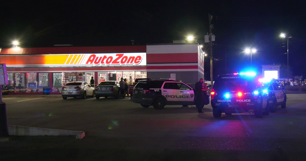 Man killed following fight, shooting in SE Houston parking lot | FOX 26 ...