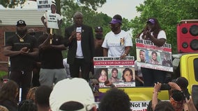 Hundreds gather remembering Pamela Turner, rally for officer who killed her to be convicted