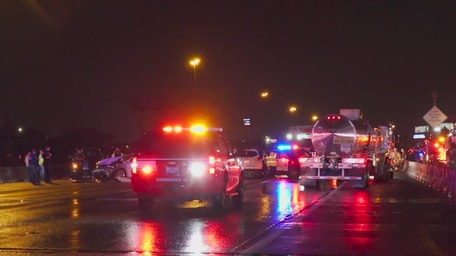 2 officers, 2 other drivers hospitalized after crash on Gulf Freeway
