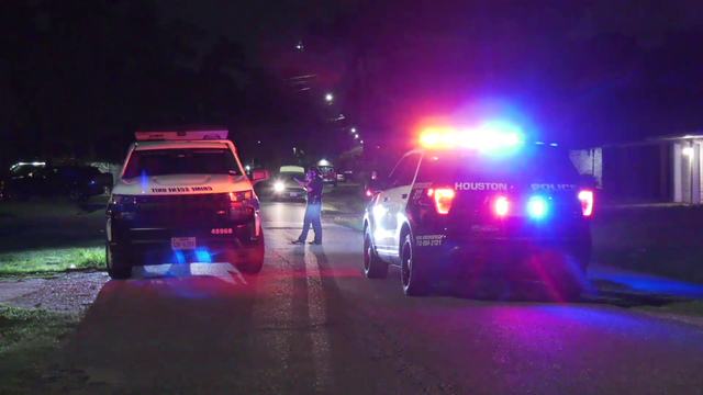 Police looking for shooter after man’s body found inside crashed car in North Houston