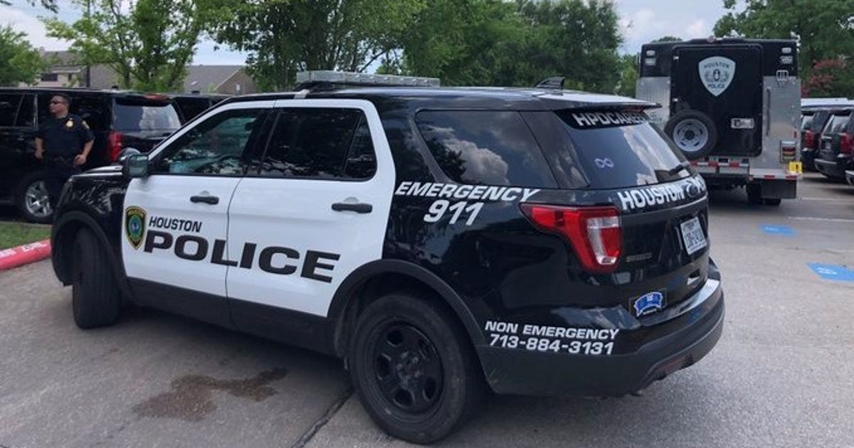 Houston crime: Man found fatally shot in car, suspect on the loose ...