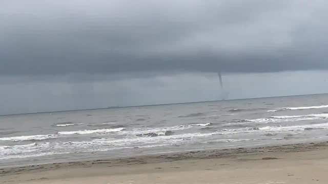 Waterspout caught on camera over Gulf of Mexico