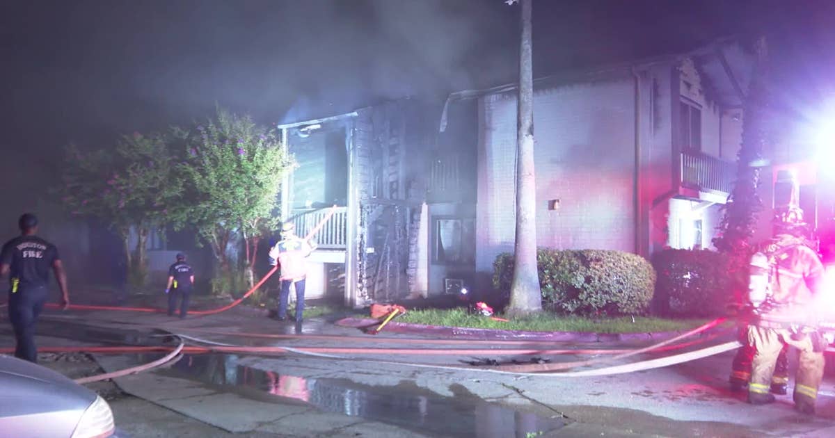 Resident, firefighter taken to hospital after SW Houston apartment fire ...