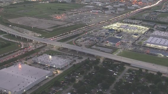 1 dead in crash on SH 225 at Beltway 8
