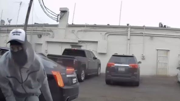 Houston police searching for robbery suspect caught on camera