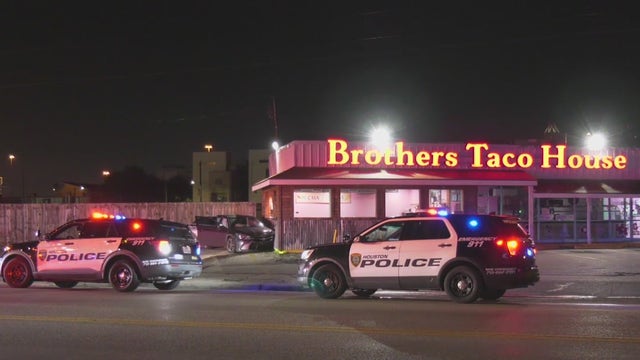 Car crashes into east Houston restaurant during police pursuit