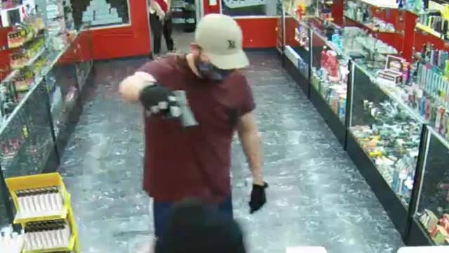 VIDEO: 2 suspects wanted in robbery at vape shop in NW Houston