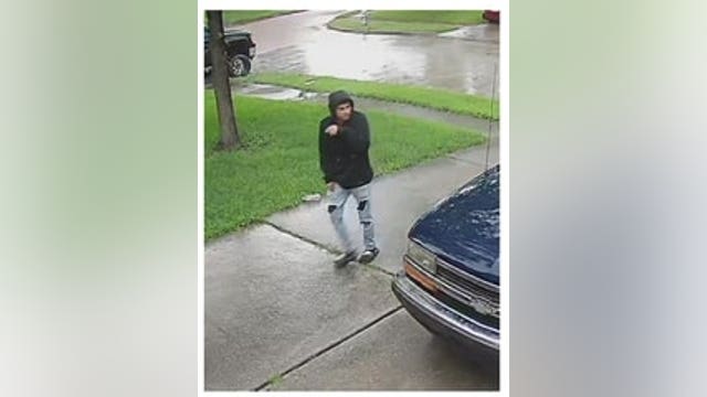 Search underway for suspect who robbed woman at gunpoint, stole her car in north Harris Co.