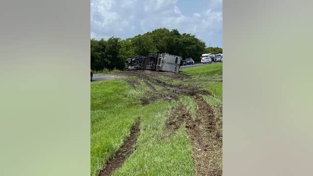 10 people seen running from major crash in Wharton County, 1 killed and another airlifted to hospital