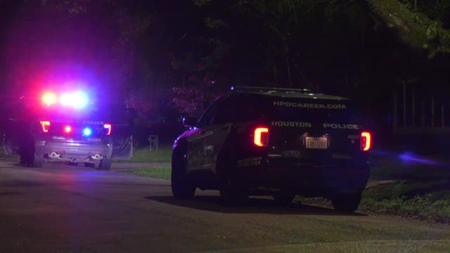 Man shot in jaw, shoulder while driving in north Houston