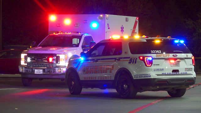 Clerk shot in front of north Harris County convenience store