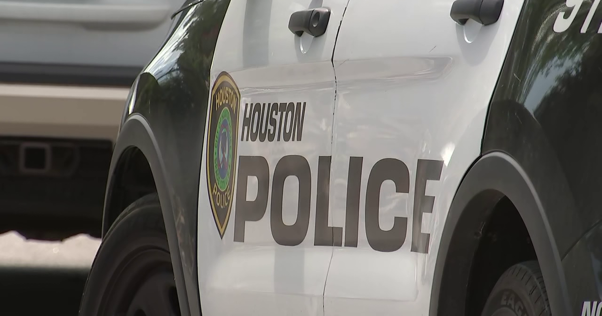 Elderly man shot to death by ex-girlfriend after fight in SE Houston ...