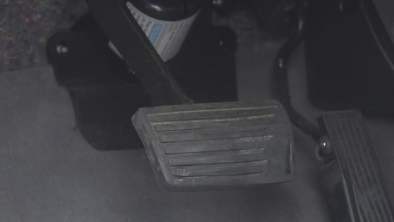 Pearland couple says car wash smashed windshield while they were in car