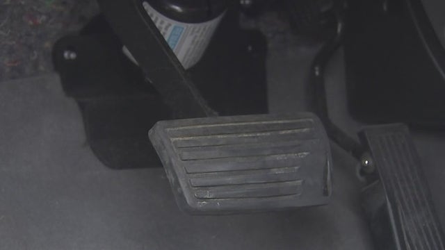 Pearland couple says car wash smashed windshield while they were in car