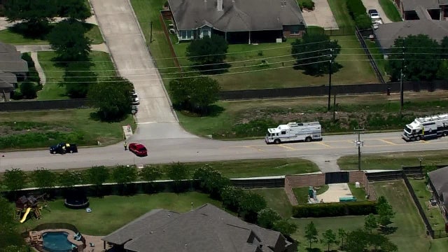 Crews respond to gas leak on Schiel Road in NW Harris County
