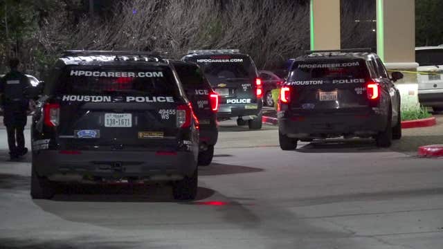 Police search for suspect after shooting in west Houston hotel parking lot