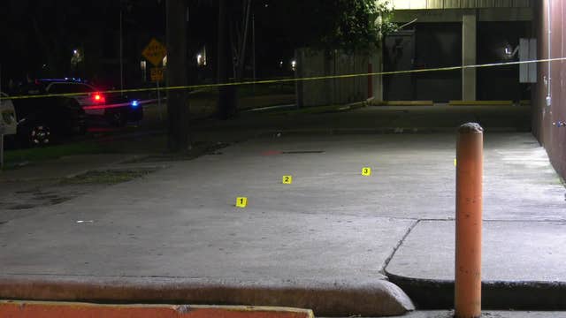 Police search for multiple suspects after deadly NW Houston shooting