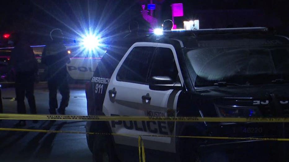 Houston Police Officer Shoots At Suspect While Getting Dragged By Their ...