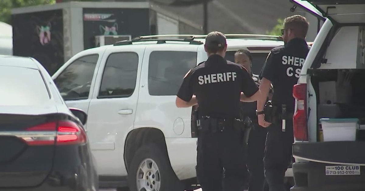 HCSO: Man shot and killed at north Houston bar, suspect at large | FOX ...