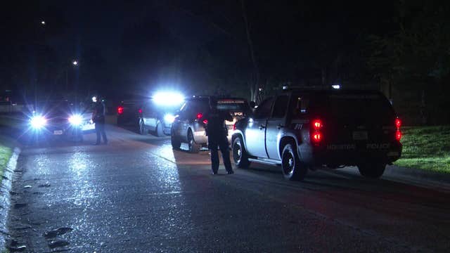 Man found shot to death in living room of NE Houston home