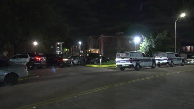 Man stabbed to death at southeast Houston apartment complex