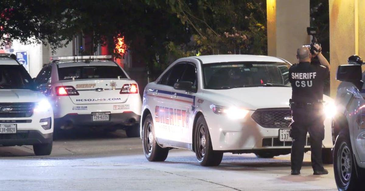 Man killed in gunfight outside north Harris Co. motel, shooter remains ...