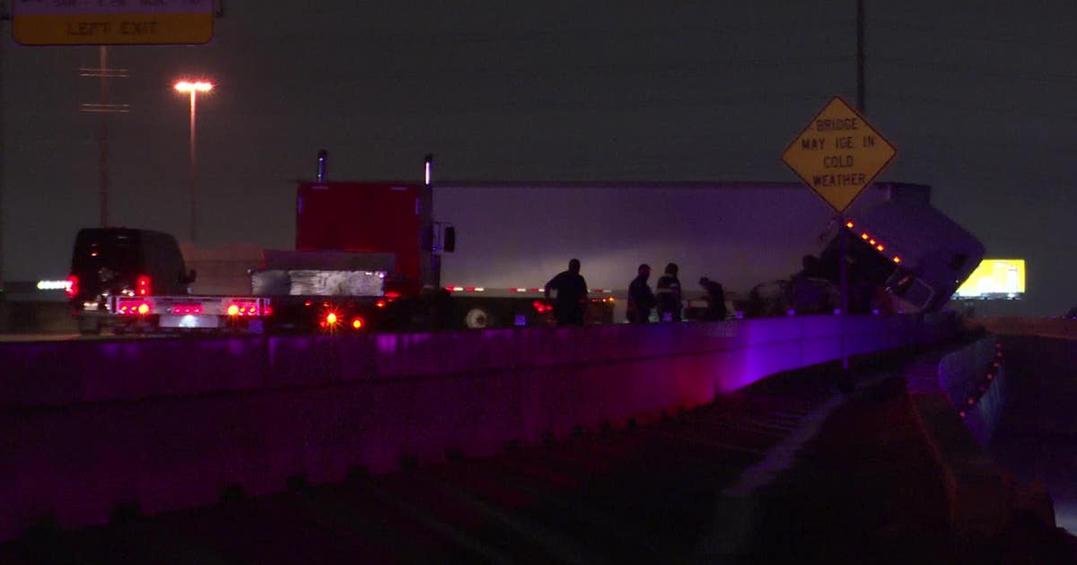 18-wheeler jackknifes on Katy Freeway near Heights Blvd | FOX 26 Houston