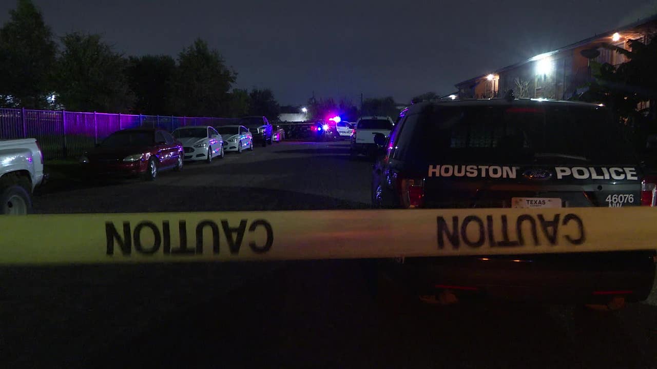 Police 1 brother killed, another injured in shooting in northwest Houston