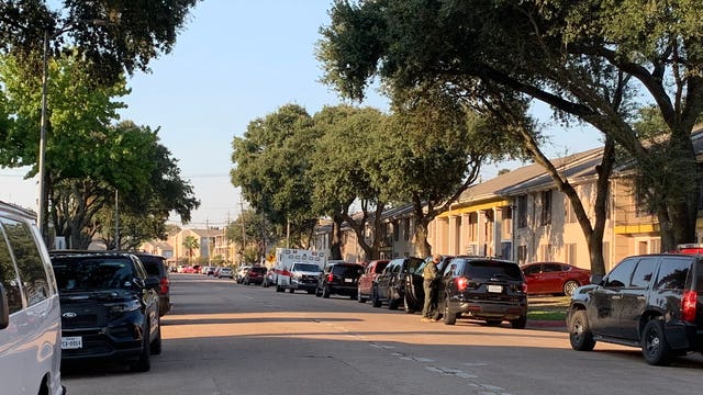 HPD: Man arrested after seen and heard 'threatening' himself, baby in SW Houston