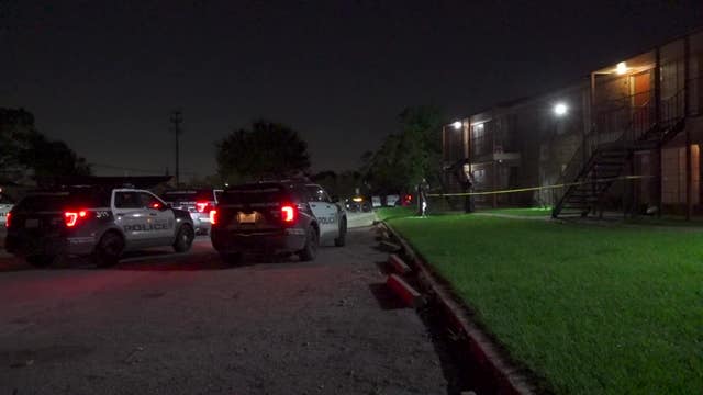 Man shot multiple times outside of apartment complex in SE Houston
