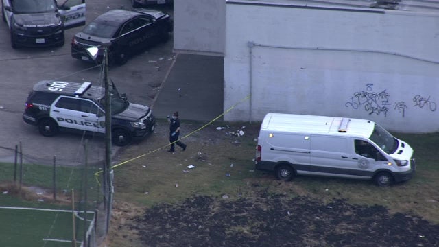 HPD: 2 people found dead behind business in SW Houston