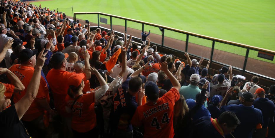 Savannah Bananas: Houston to host traveling baseball team in 2024 at  Astros' Minute Maid Park venue - ABC13 Houston