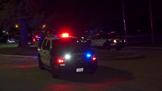 Man found shot in the head along road in southwest Houston