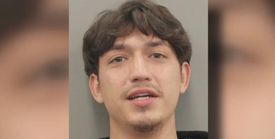 23-year-old ex-con who was granted bond after allegedly killing his 7-month-old daughter now a wanted fugitive