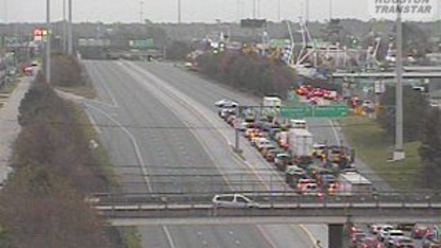 All main lanes of East Freeway near Bayou Drive reopened following armed person inside vehicle