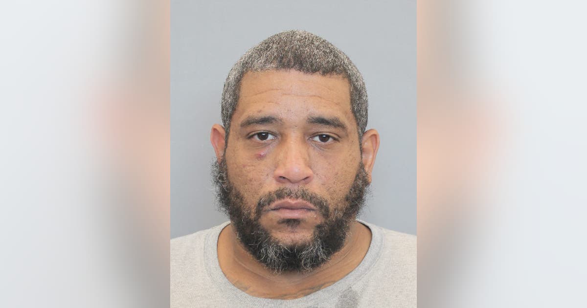 Suspected robber shot by Houston police after chase did not have gun ...