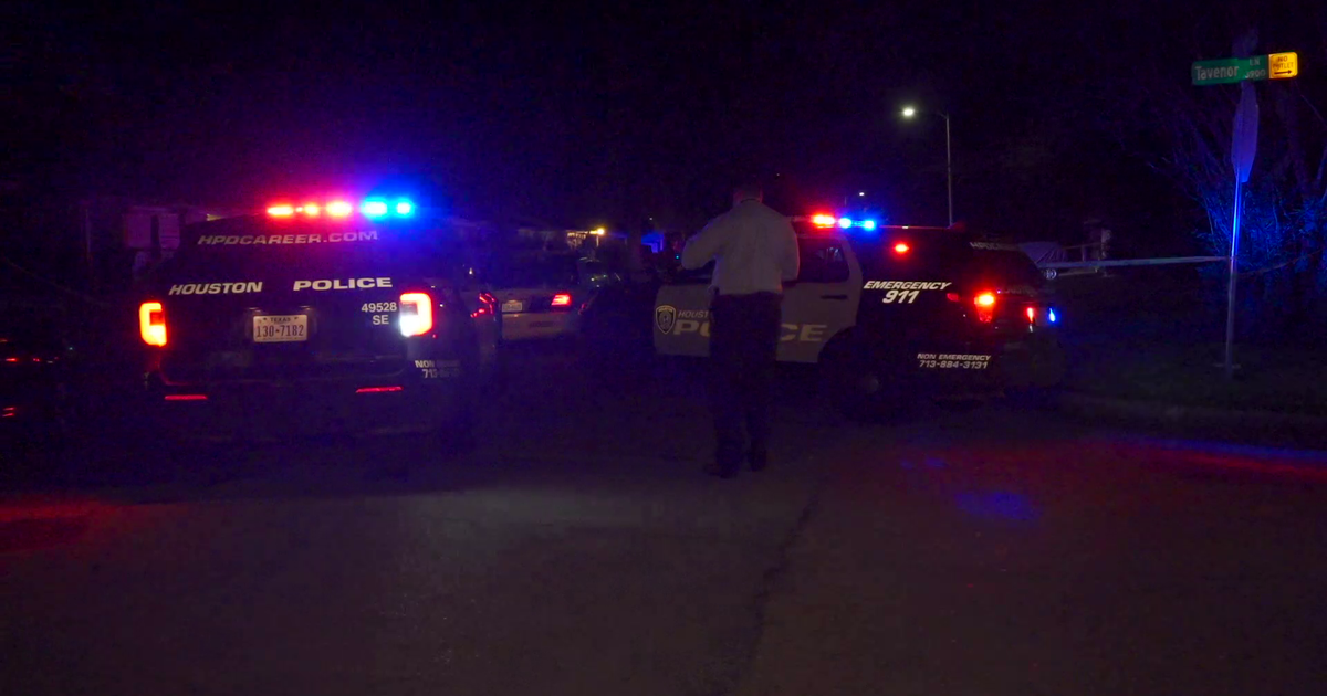 Grandmother killed, son shot multiple times in SE Houston | FOX 26 Houston